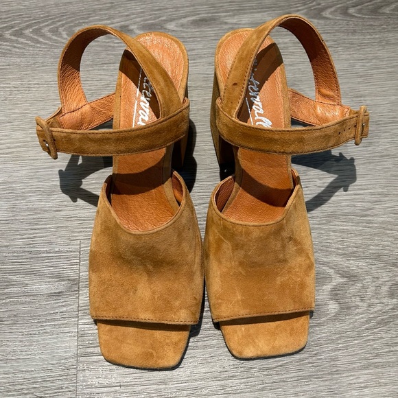 L’intervalle Brown Suede Square Toe Heeled Sandals - Picture 2 of 7